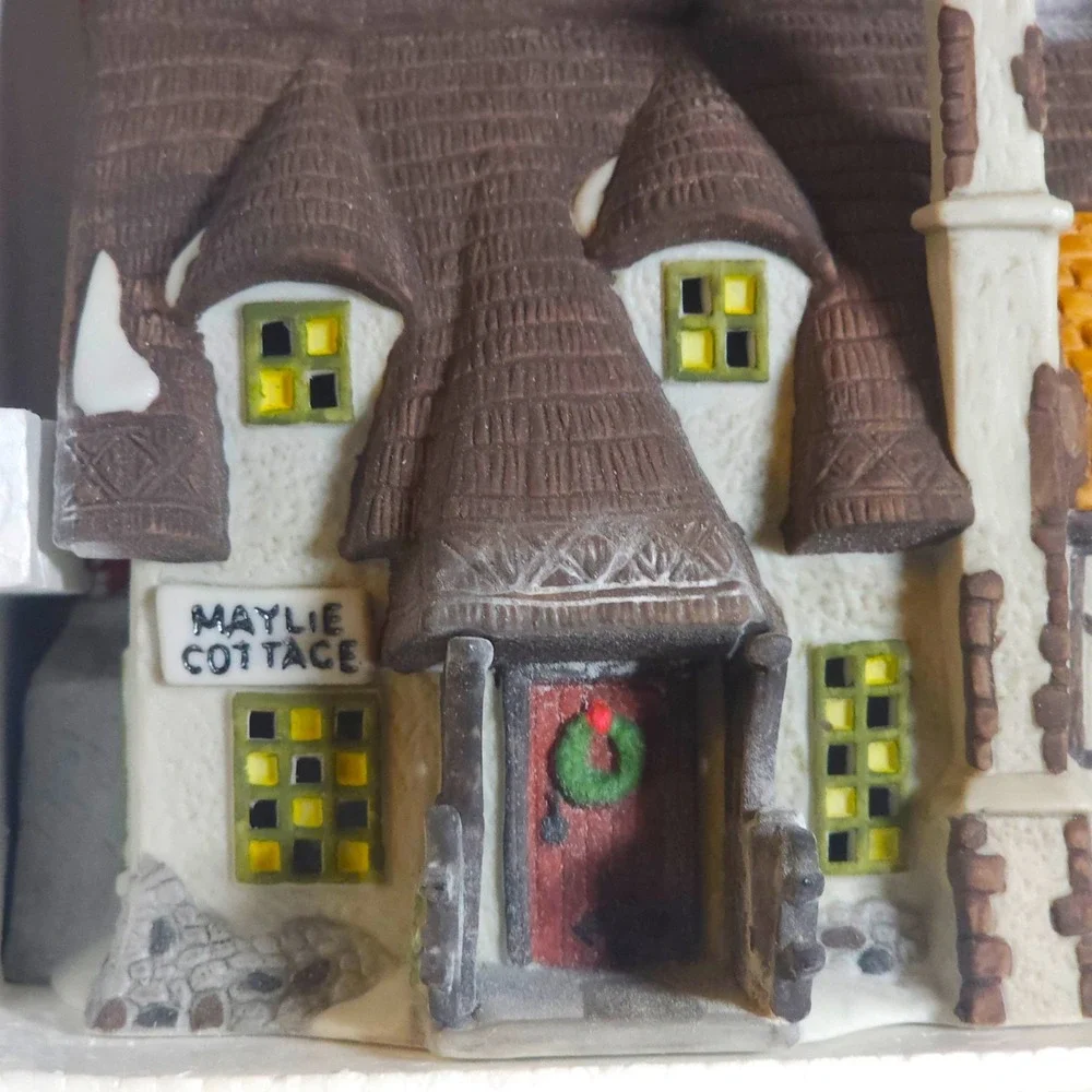 Dept 56 Dickens Village MAYLIE COTTAGE Oliver Twist 5553-0 Lighted Boxed Vintage